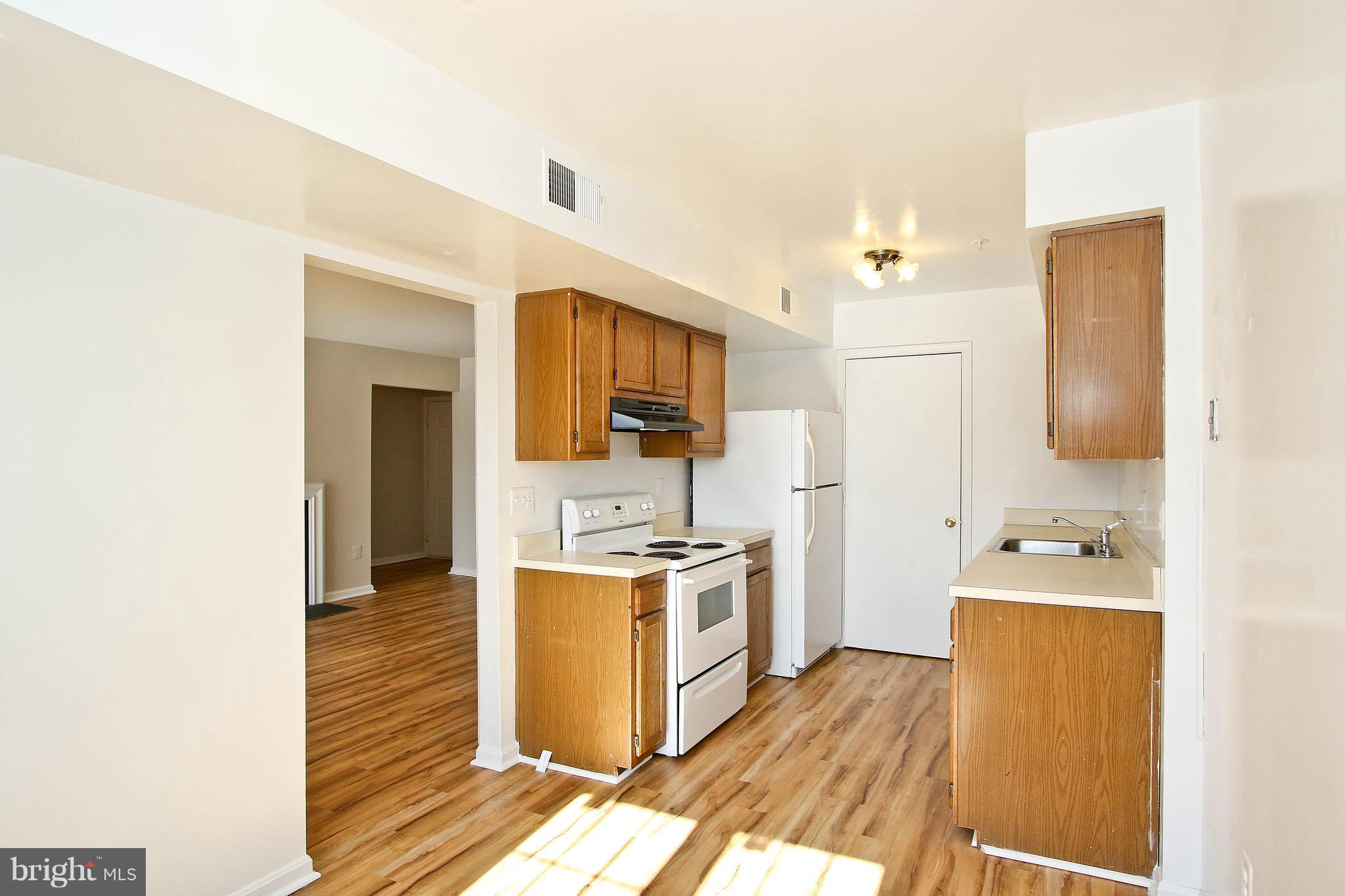 14909 McKisson Court, Unit 6CE Silver Spring, MD 20906 - Photo 15 of 30 Kitchen