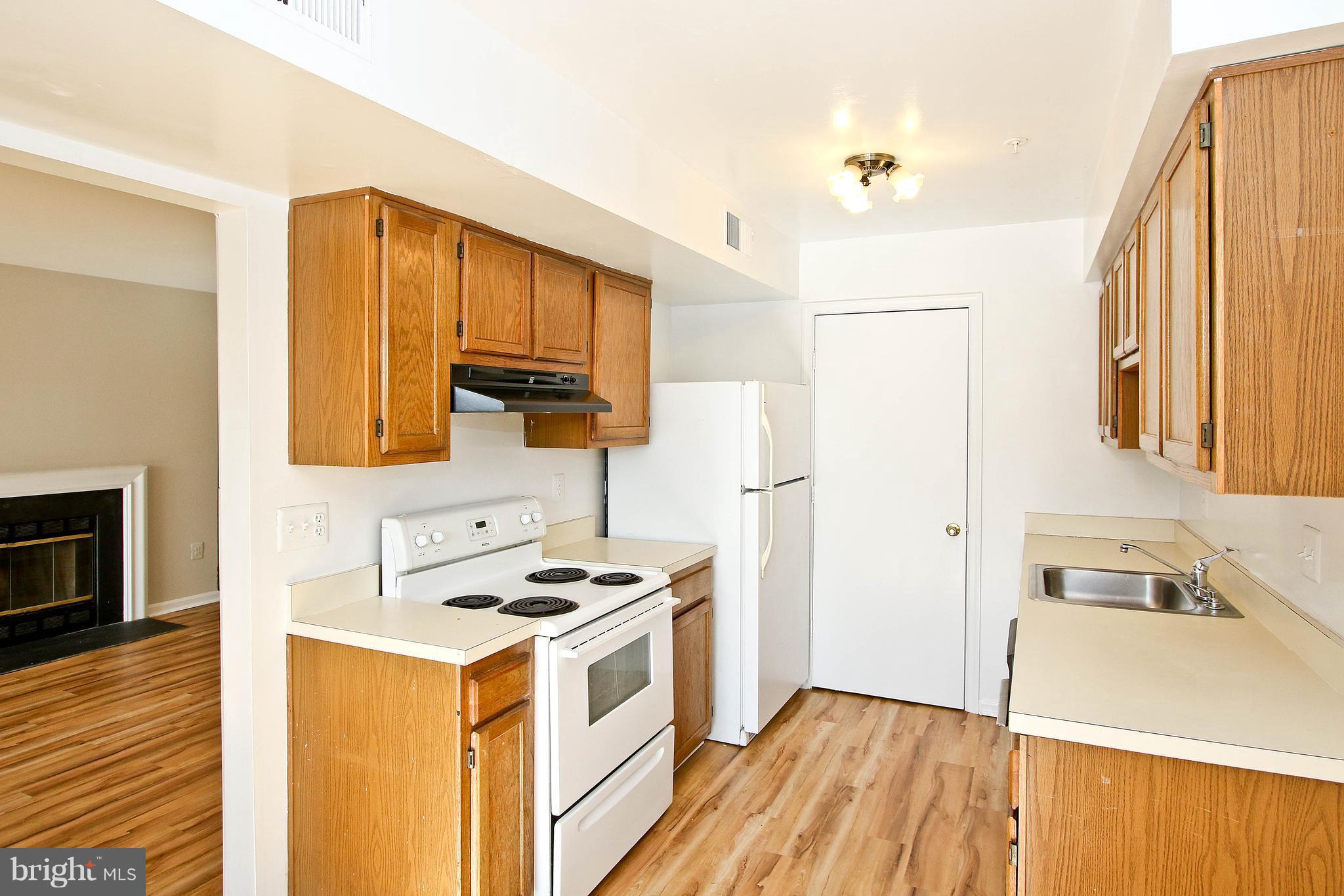 14909 McKisson Court, Unit 6CE Silver Spring, MD 20906 - Photo 16 of 30 Kitchen