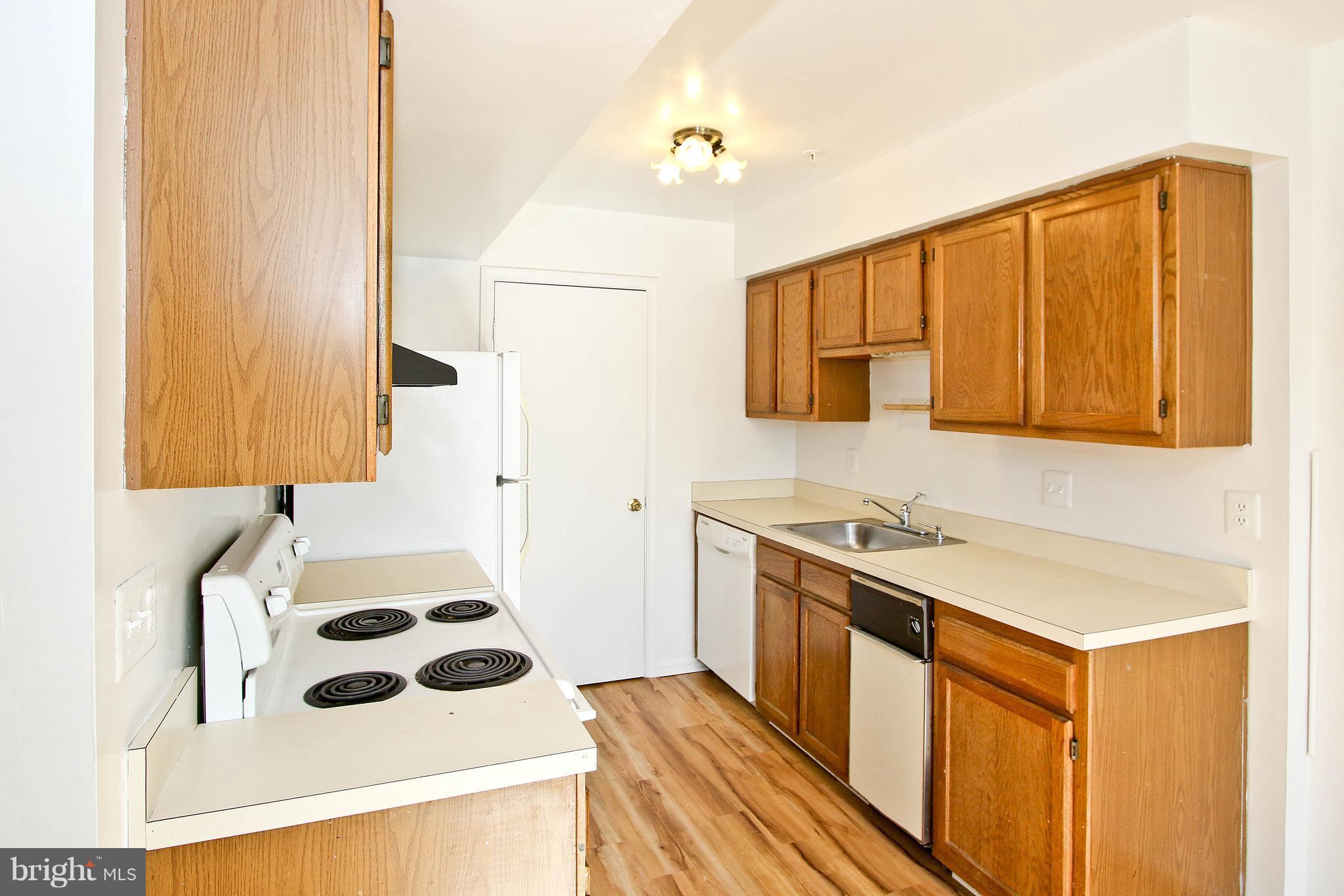 14909 McKisson Court, Unit 6CE Silver Spring, MD 20906 - Photo 17 of 30 Kitchen