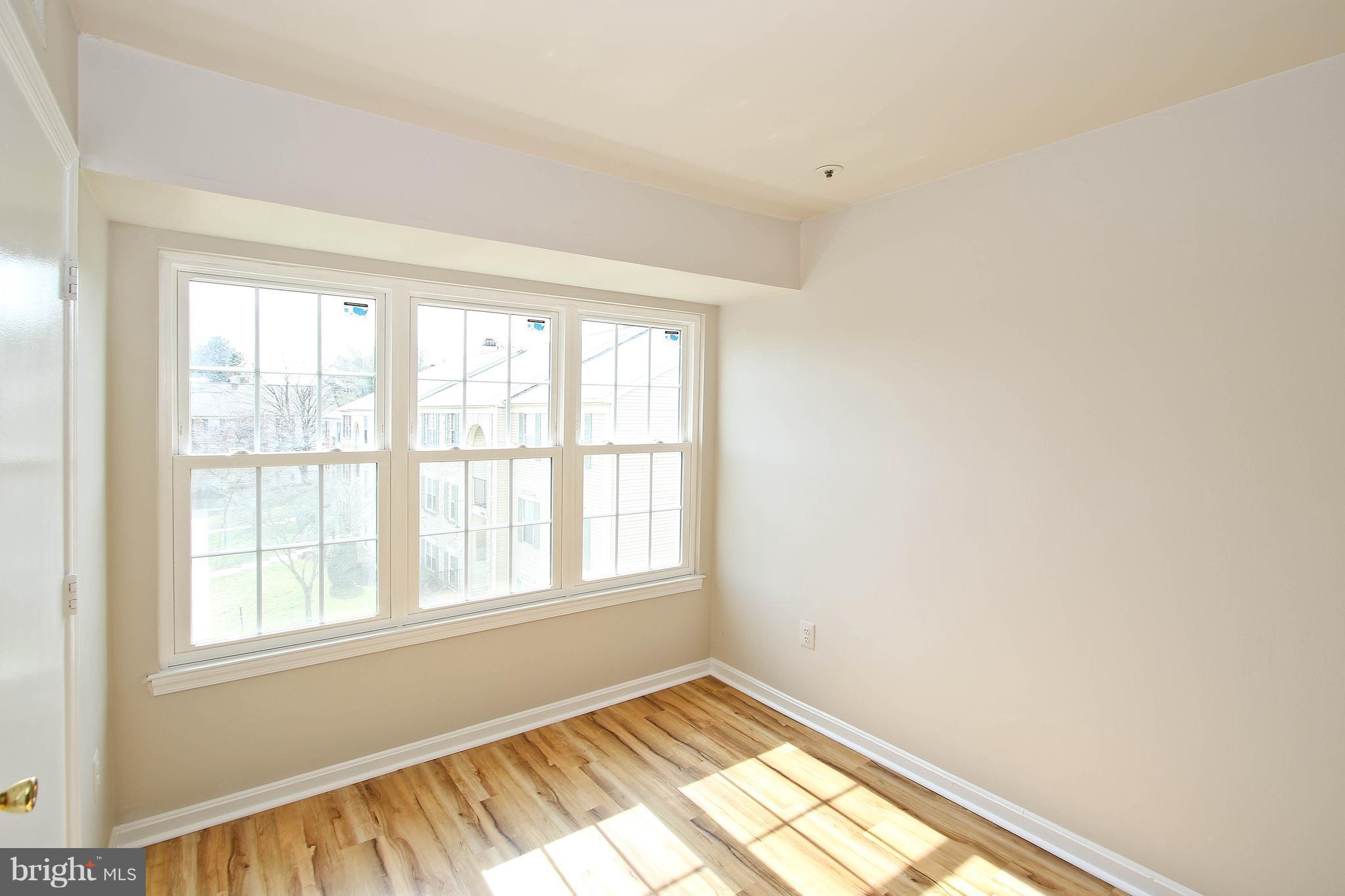 14909 McKisson Court, Unit 6CE Silver Spring, MD 20906 - Photo 10 of 30 Living Room