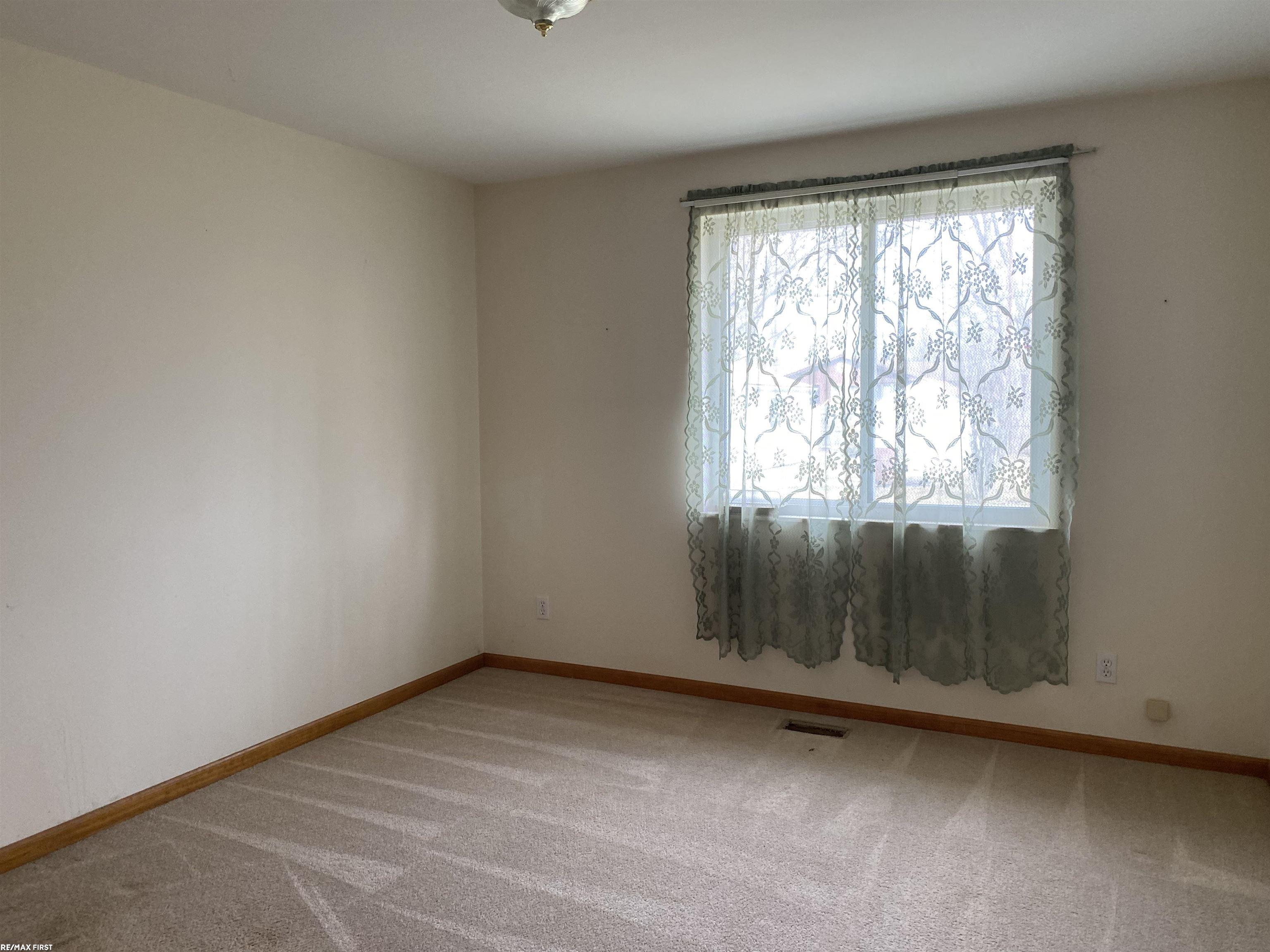 32047 Lakepoint Street Chesterfield, MI 48047 - Photo 10 of 26