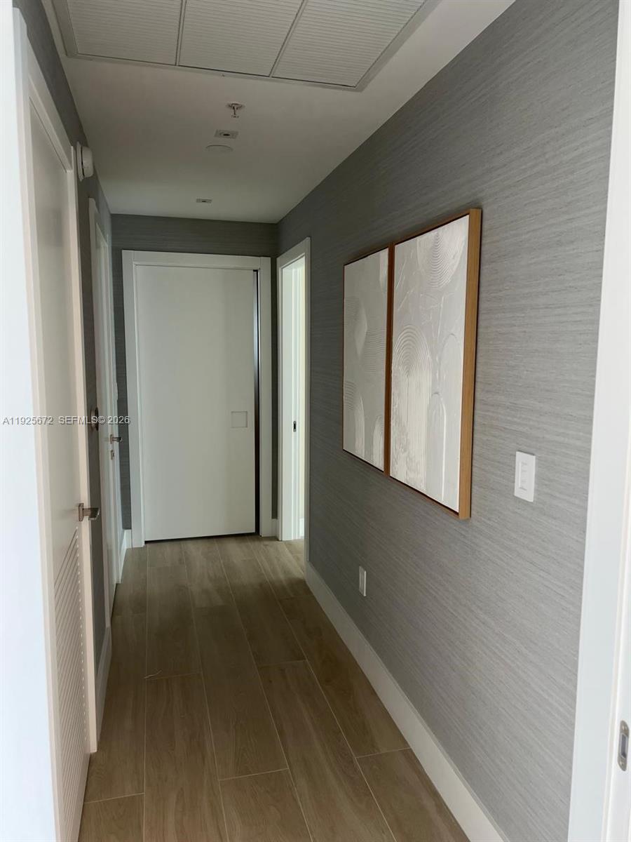 31 Southeast 5th Street, Unit 3921 Miami, FL 33131 - Photo 23 of 34 a view of hallway with window