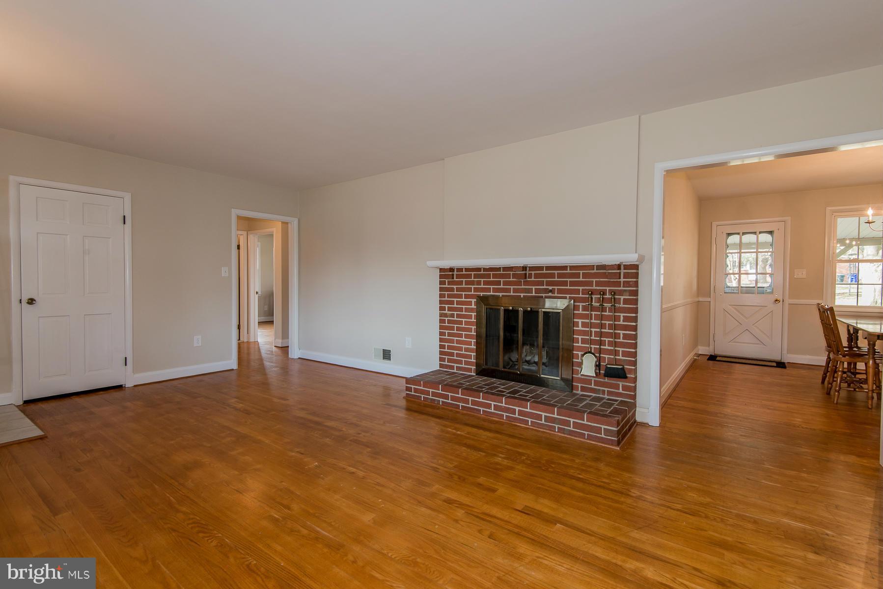3702 Valley Road Ellicott City, MD 21042 - Photo 2 of 29 Living Room