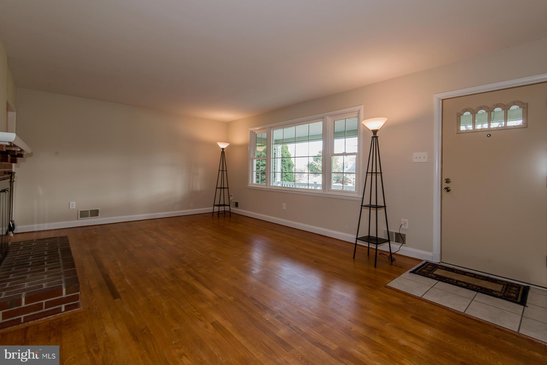 3702 Valley Road Ellicott City, MD 21042 - Photo 11 of 29 Living Room