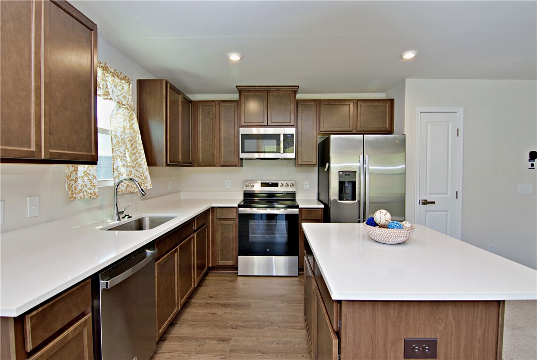 723 Peridot Way Westminster, SC 29693 - Photo 8 of 45 Culinary delights await in this modern kitchen with ample counter space and state-of-the-art appliances.