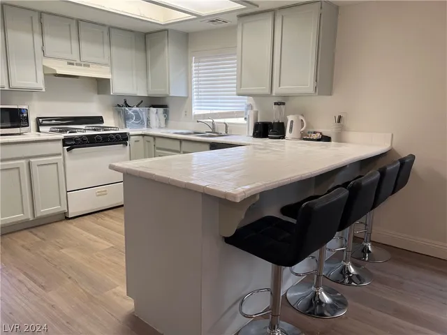 $2,250 | 8305 Aspenbrook Avenue, Las Vegas, NV 89145