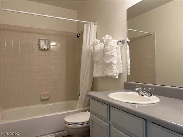 $2,250 | 8305 Aspenbrook Avenue, Las Vegas, NV 89145