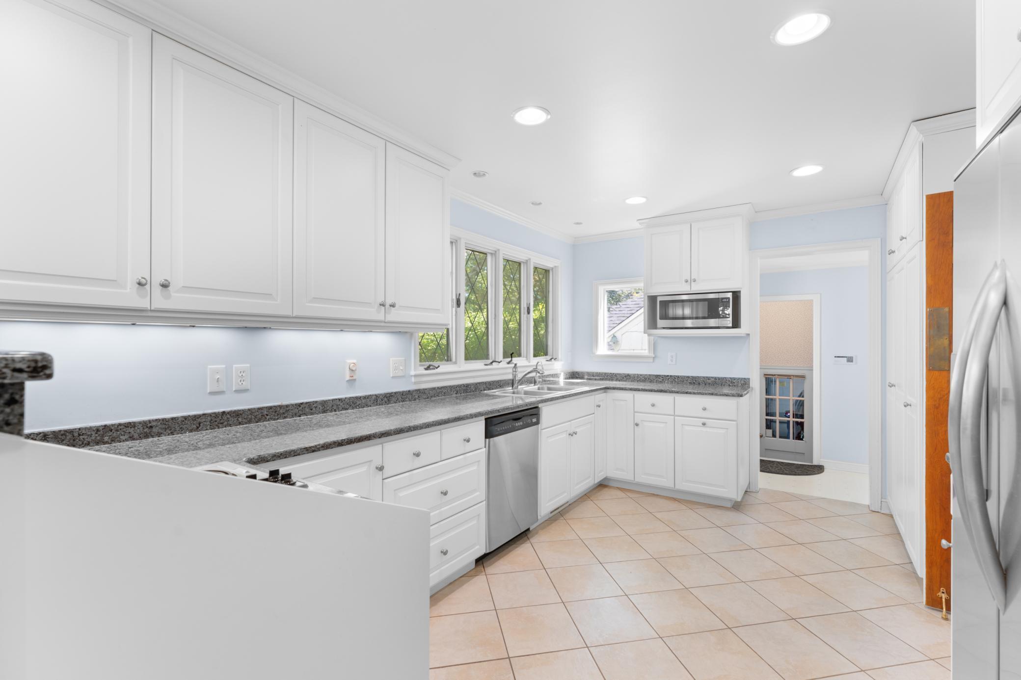 1429 Oak Ledge Drive Southwest Rochester, MN 55902 - Photo 16 of 41