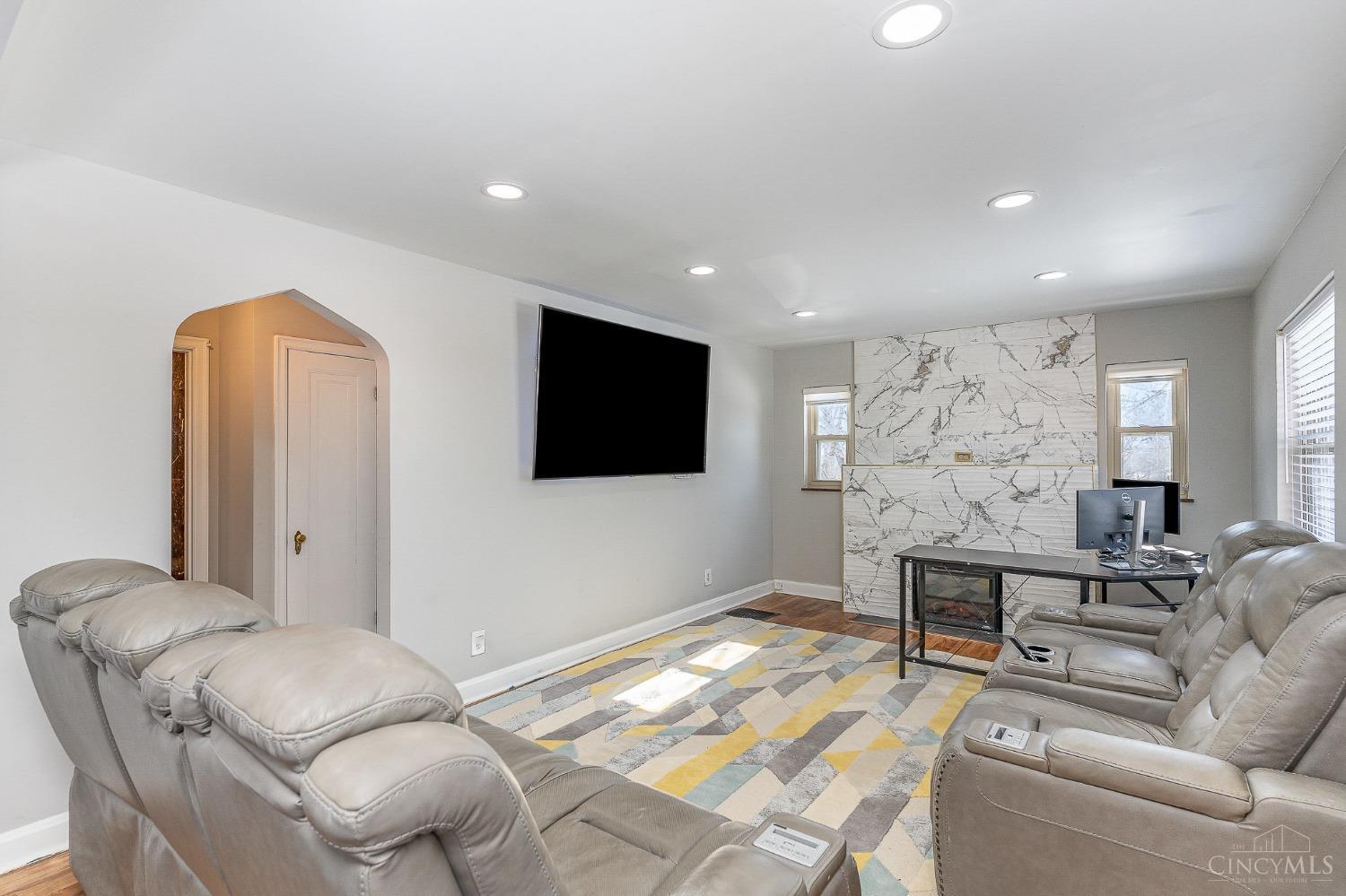 5336 Fox Road Cincinnati, OH 45239 - Photo 5 of 25 Gallery Image 5