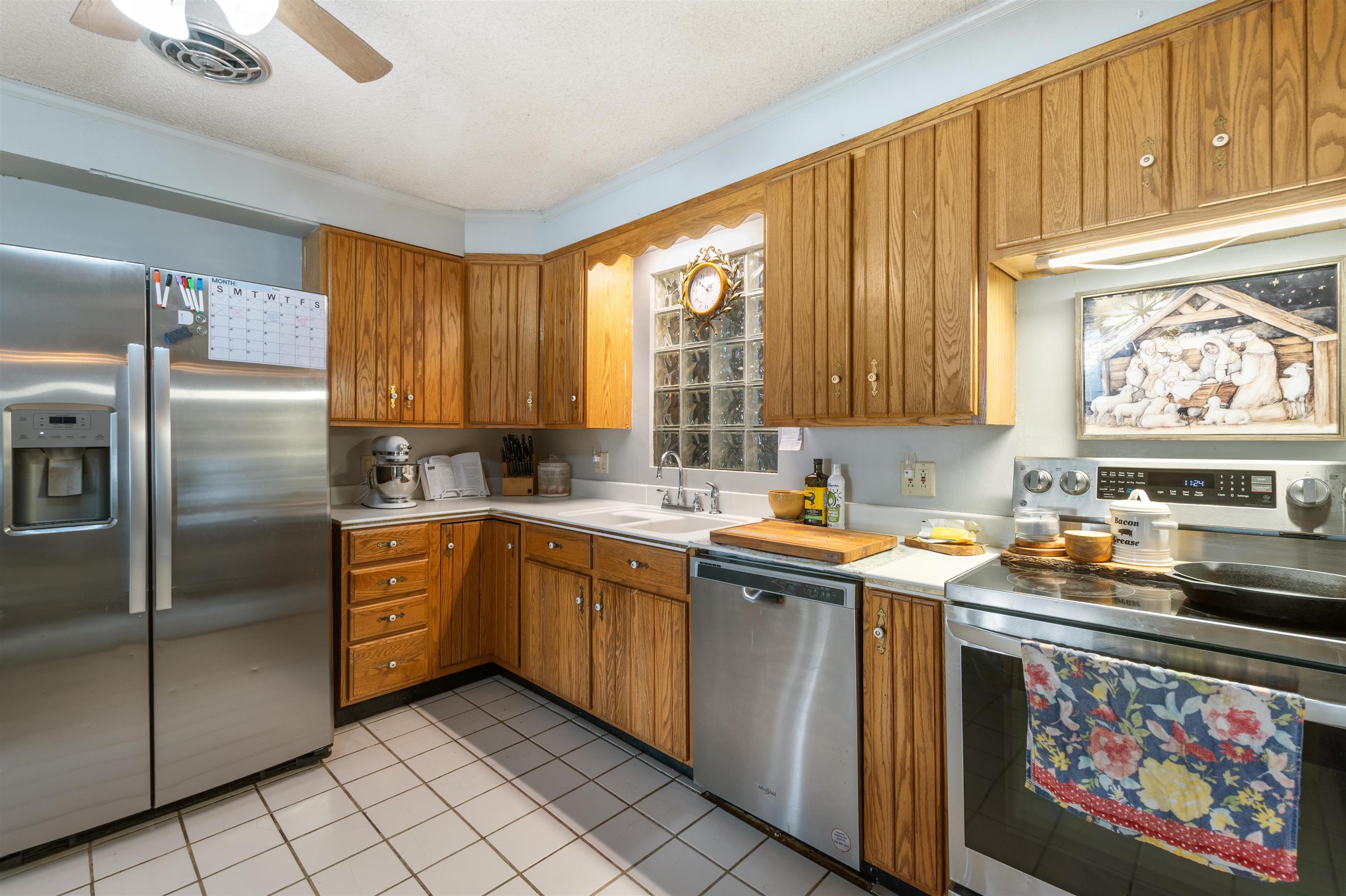 23 Countryside Avenue Berlin, NH 03570 - Photo 8 of 56