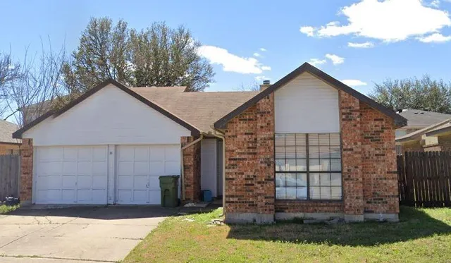 a view of a house with a yard and garage