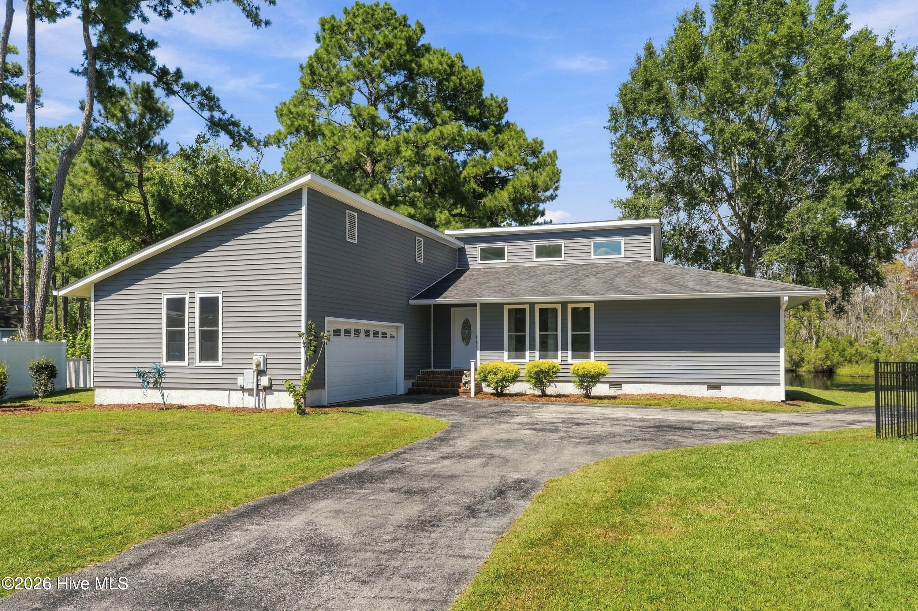 107 Knotline Road New Bern, NC 28562 - Photo 3 of 67 3_front right exterior