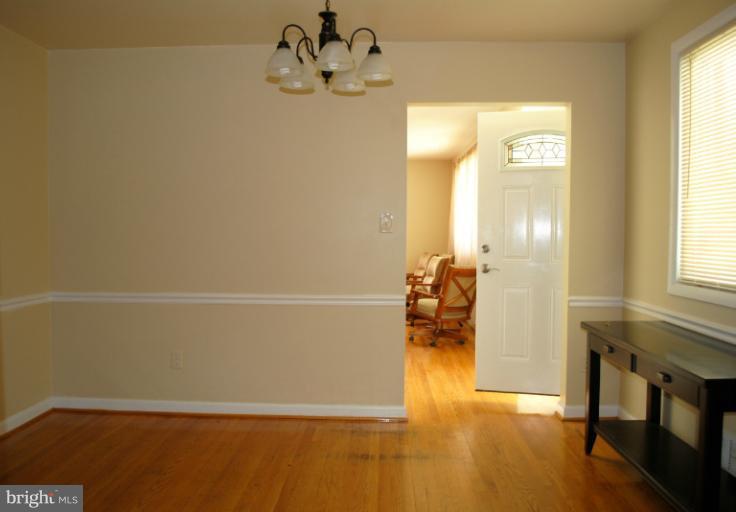 406 Hannes Street Silver Spring, MD 20901 - Photo 3 of 23 Dining Room