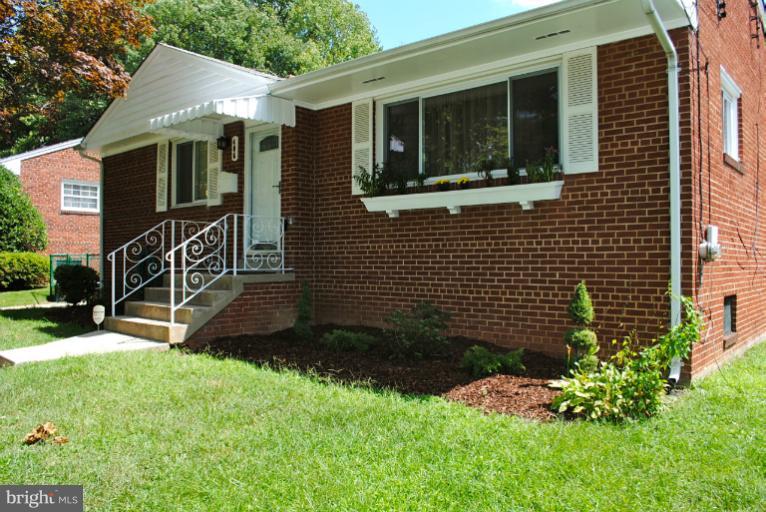 406 Hannes Street Silver Spring, MD 20901 - Photo 5 of 23 Exterior (Front)