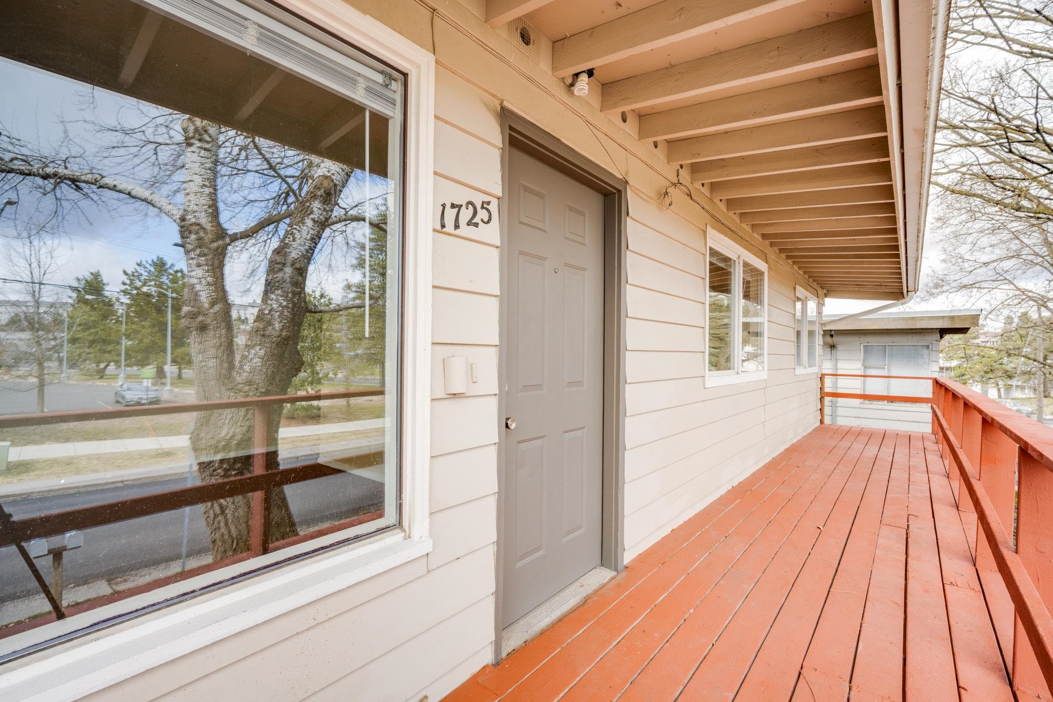 1725 Northeast Valley Road, Unit UPPER/LOWER Pullman, WA 99163 - Photo 4 of 26 Gallery Image 4