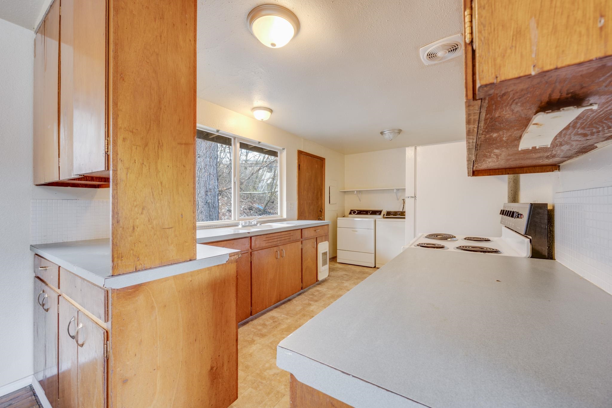 1725 Northeast Valley Road, Unit UPPER/LOWER Pullman, WA 99163 - Photo 10 of 26 Gallery Image 10