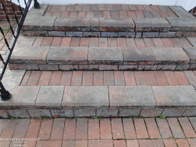 28305 Katie Road New Baltimore, MI 48047 - Photo 6 of 55 31272470-5.JPG