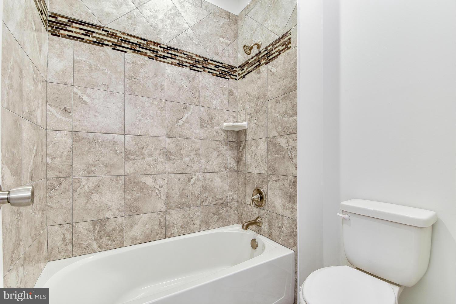 3526 Kemptown Church Road Monrovia, MD 21770 - Photo 20 of 29 a bathroom with a toilet and shower