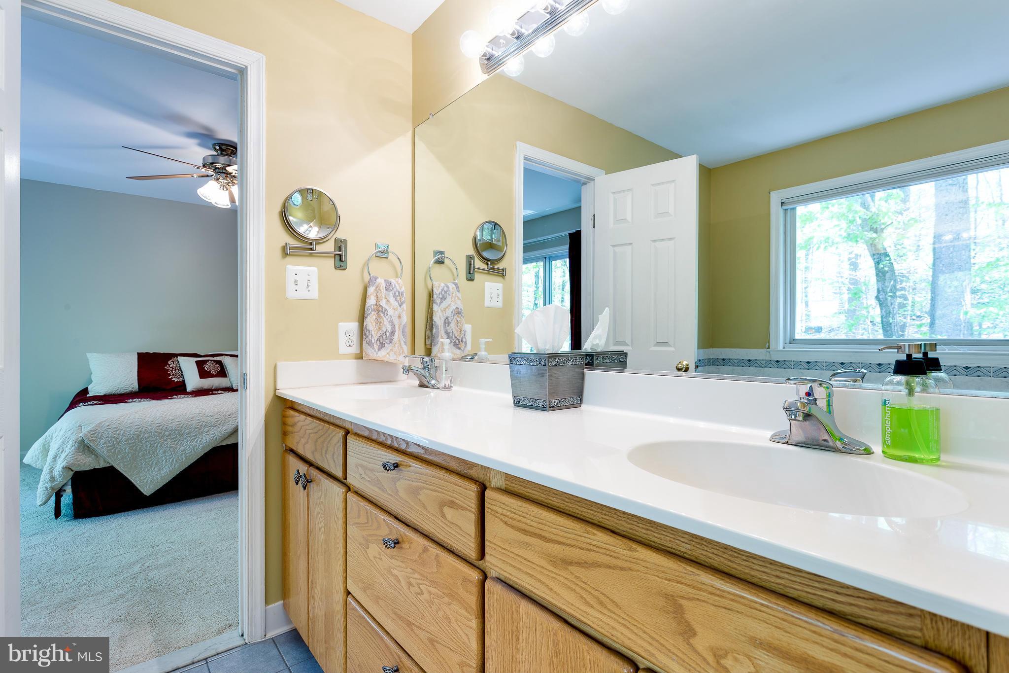 12090 Kahns Road Manassas, VA 20112 - Photo 16 of 27 Bath (Master)