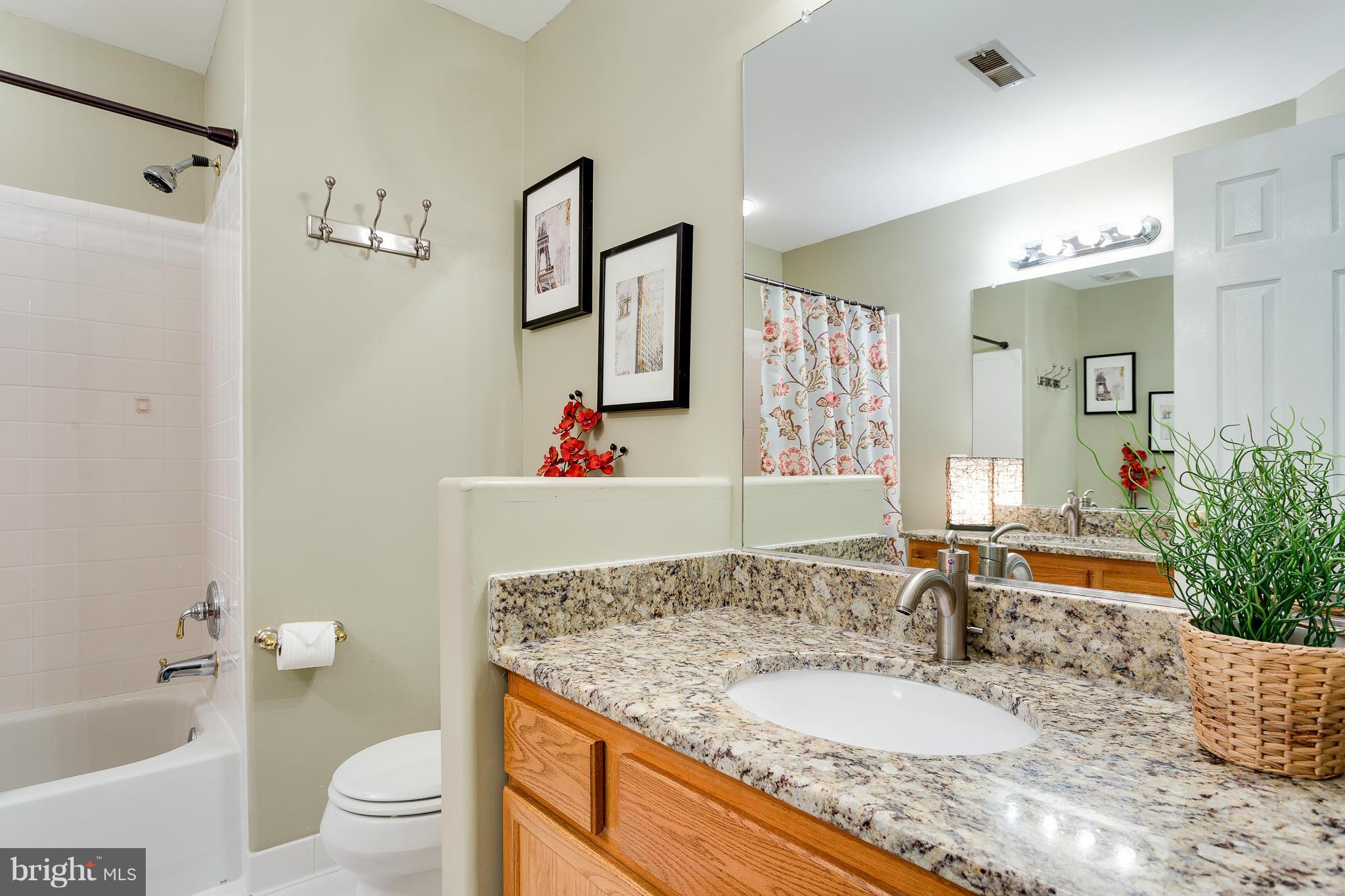 12090 Kahns Road Manassas, VA 20112 - Photo 17 of 27 Bath