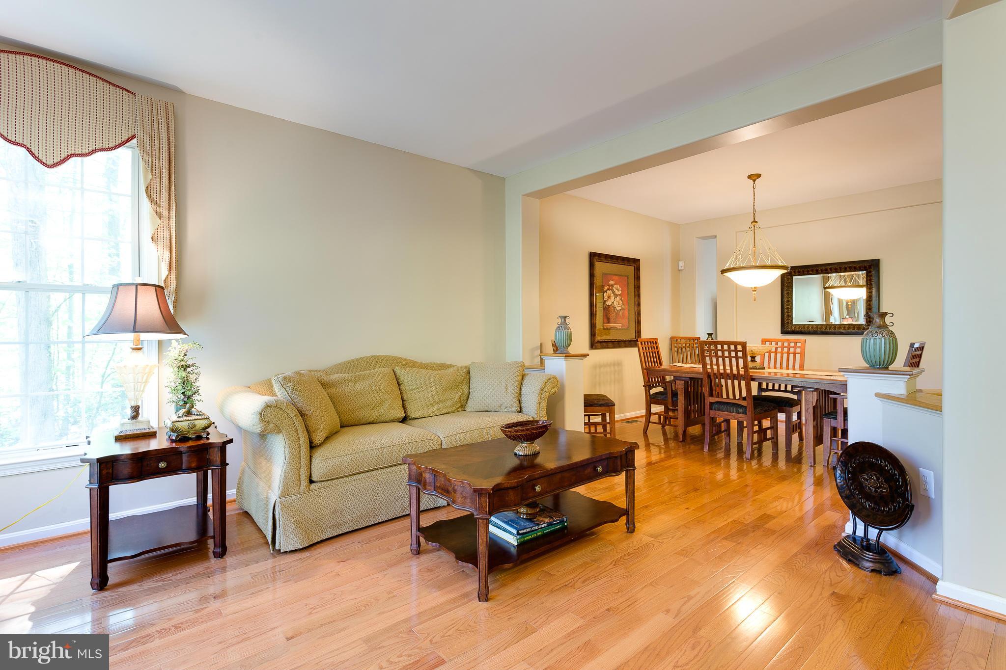 12090 Kahns Road Manassas, VA 20112 - Photo 3 of 27 Living Room
