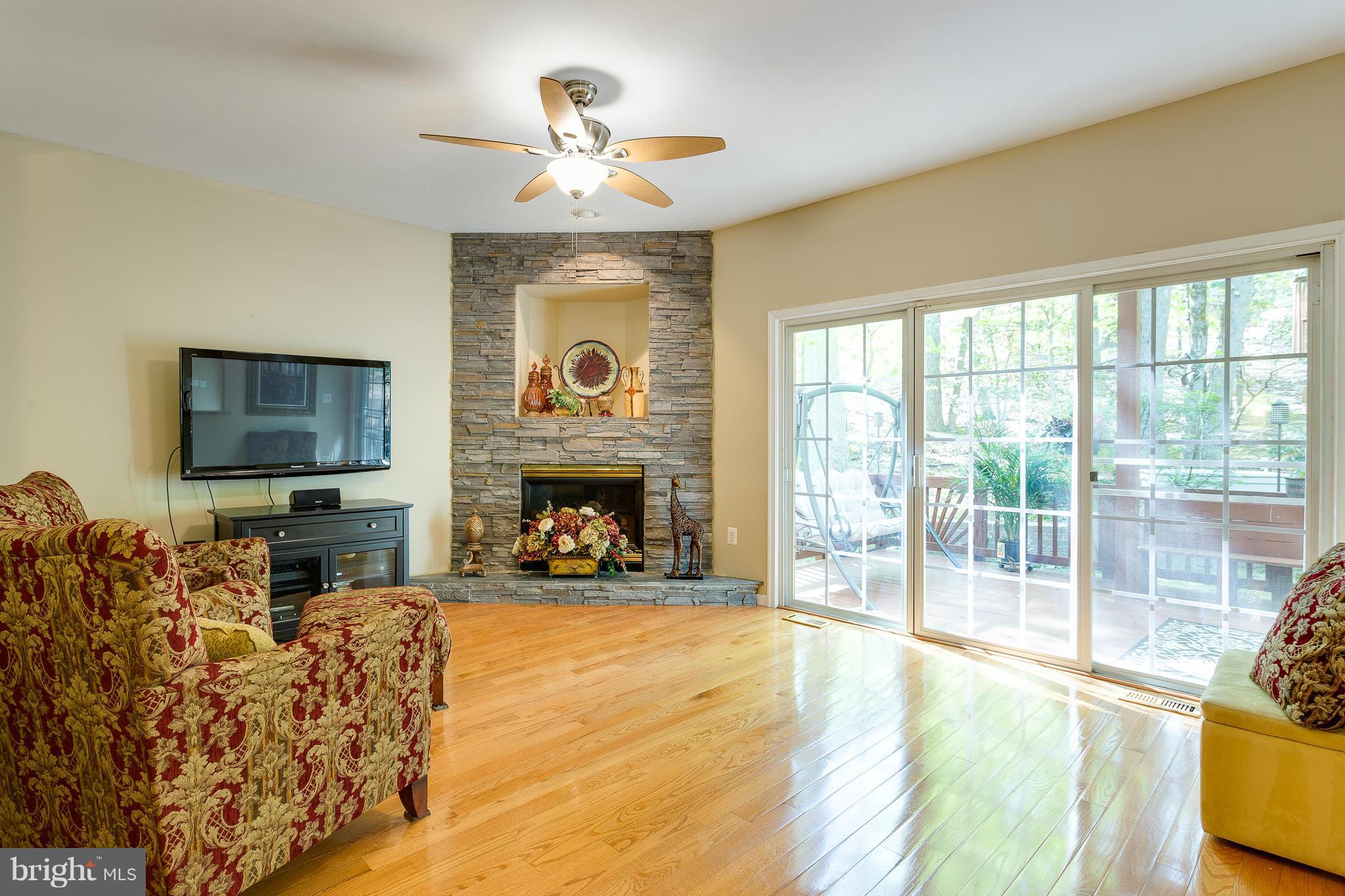 12090 Kahns Road Manassas, VA 20112 - Photo 5 of 27 Family Room