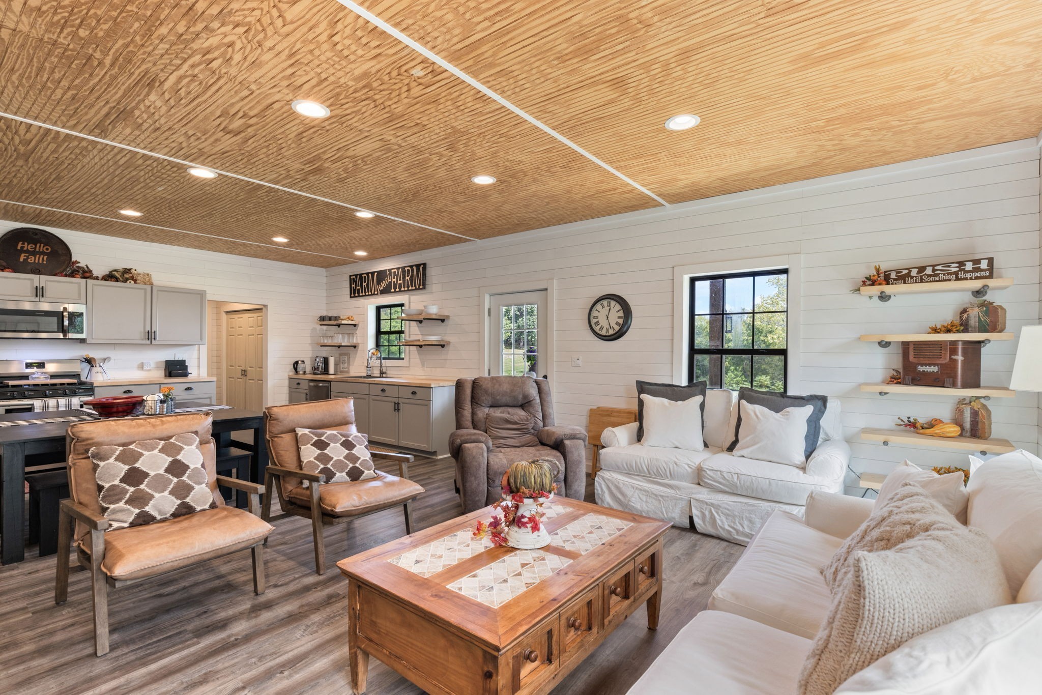 1818 Preacher Holt Road Mount Pleasant, TN 38474 - Photo 13 of 38 a living room with furniture and a table