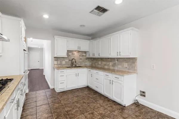 $1,800 | 714 Ogilvie Street, Houston, TX 77017