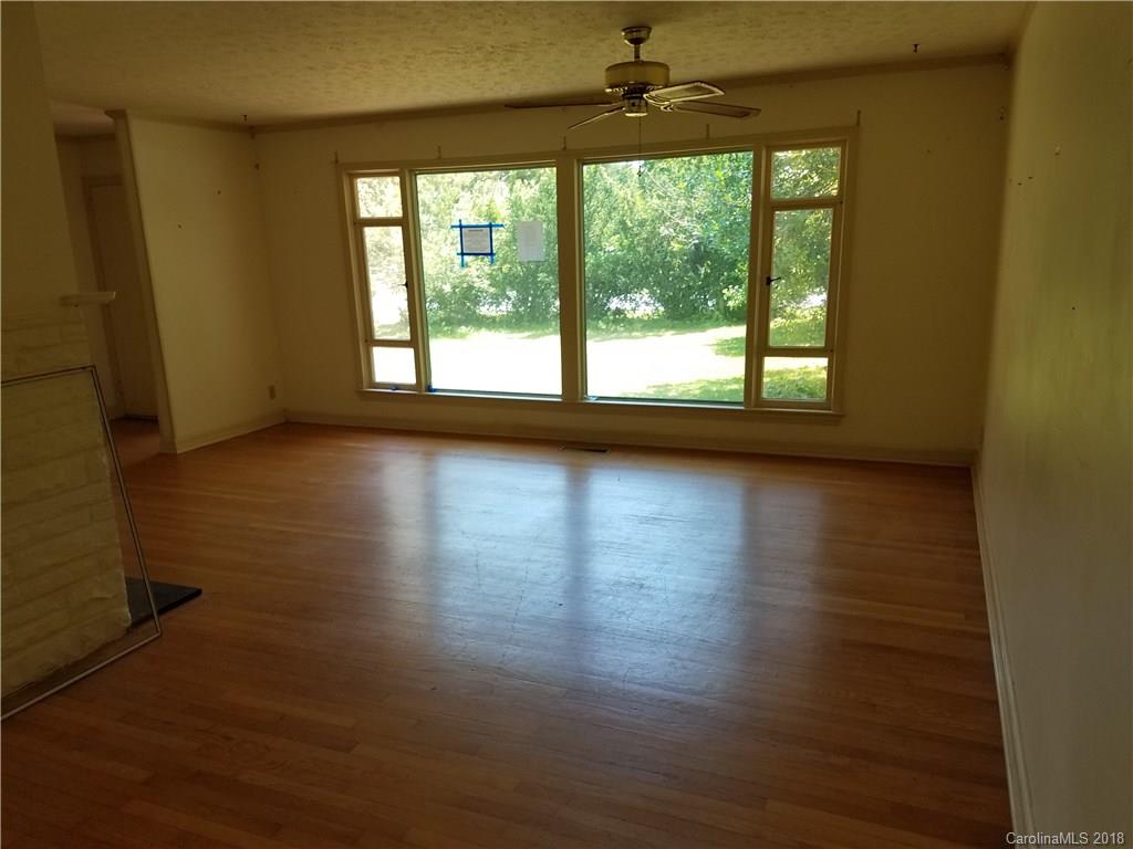 504 Balsam Road Hendersonville, NC 28792 - Photo 11 of 19 Gallery Image 11