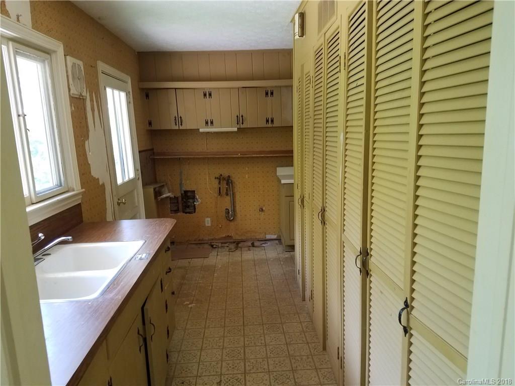 504 Balsam Road Hendersonville, NC 28792 - Photo 13 of 19 Gallery Image 13