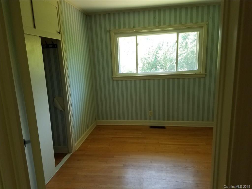 504 Balsam Road Hendersonville, NC 28792 - Photo 14 of 19 Gallery Image 14