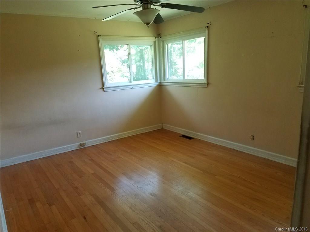 504 Balsam Road Hendersonville, NC 28792 - Photo 15 of 19 Gallery Image 15