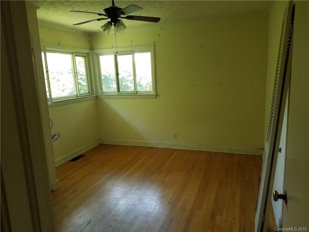 504 Balsam Road Hendersonville, NC 28792 - Photo 16 of 19 Gallery Image 16