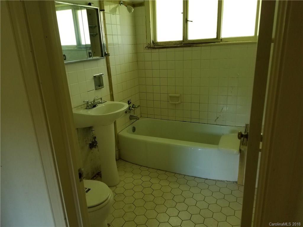 504 Balsam Road Hendersonville, NC 28792 - Photo 17 of 19 Gallery Image 17