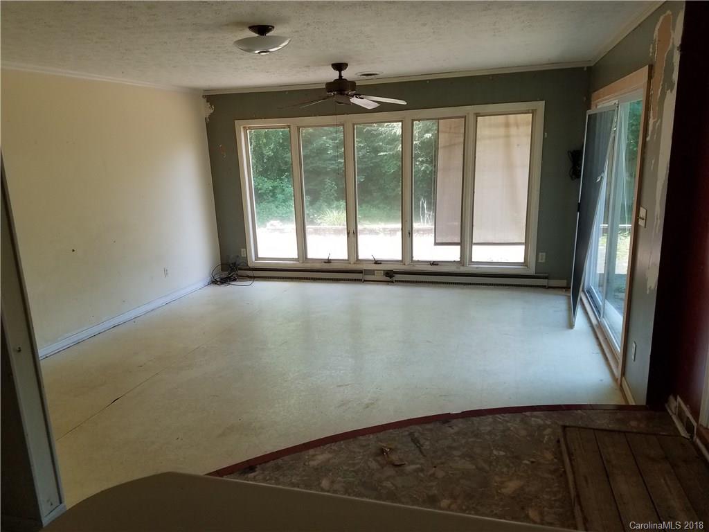 504 Balsam Road Hendersonville, NC 28792 - Photo 9 of 19 Gallery Image 9