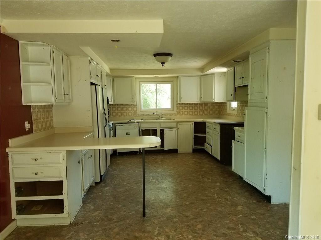 504 Balsam Road Hendersonville, NC 28792 - Photo 10 of 19 Gallery Image 10