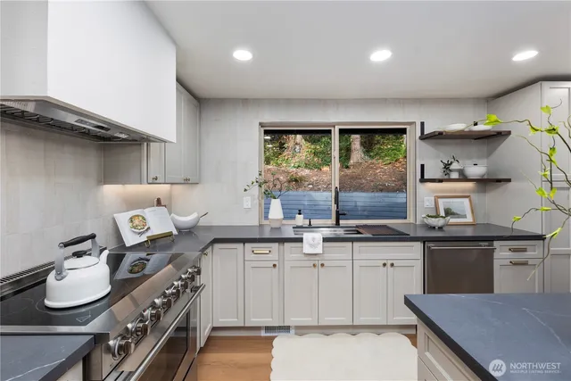 $1,639,900 | 25510 Southeast 159th Street, Issaquah, WA 98027