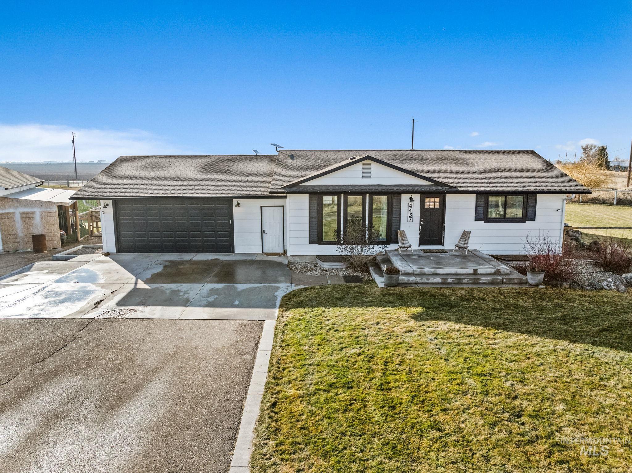 4437 West Kuna Road Kuna, ID 83634 - Photo 2 of 36