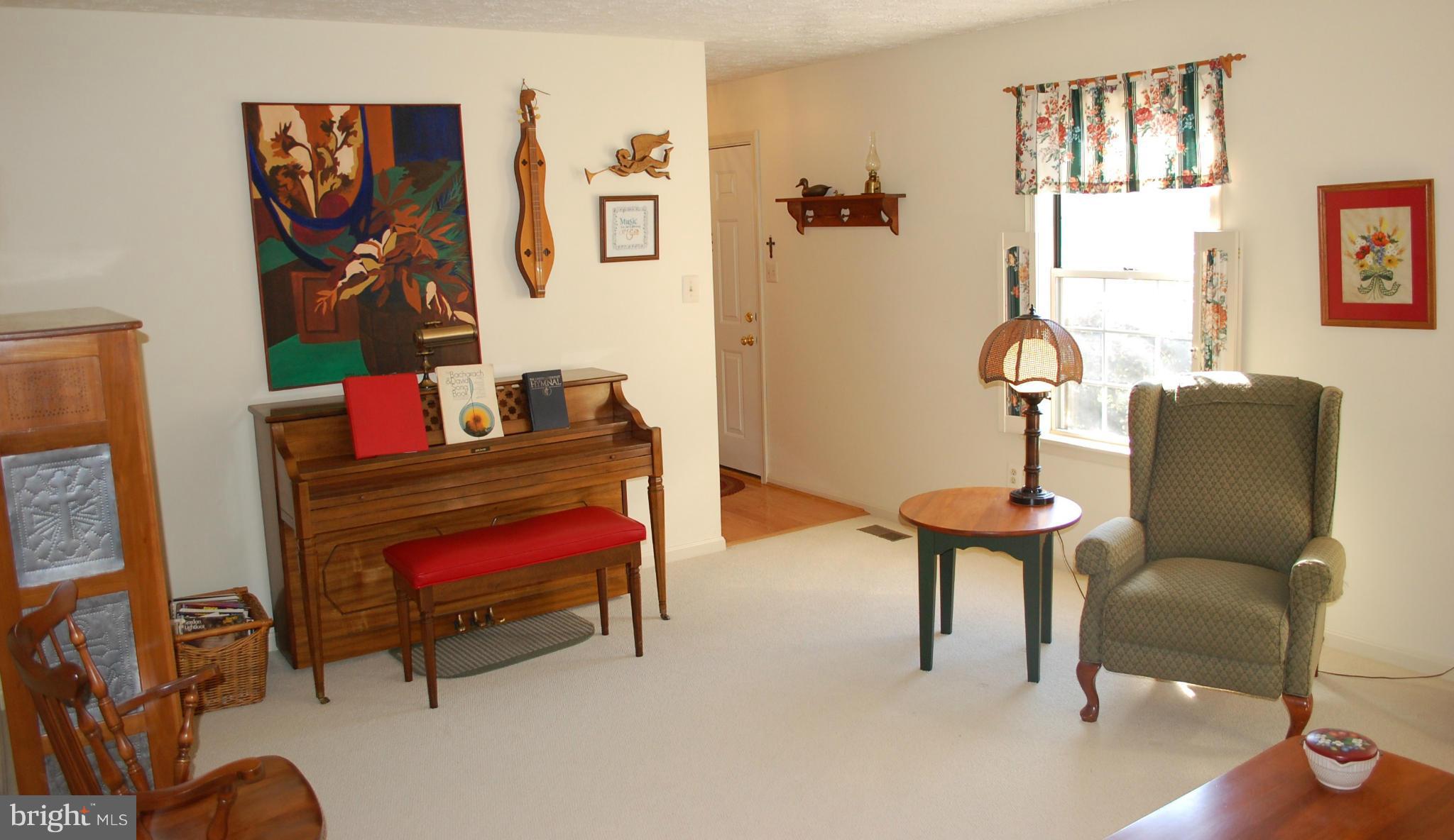 51 Sheridan Road Arnold, MD 21012 - Photo 9 of 28 Living Room