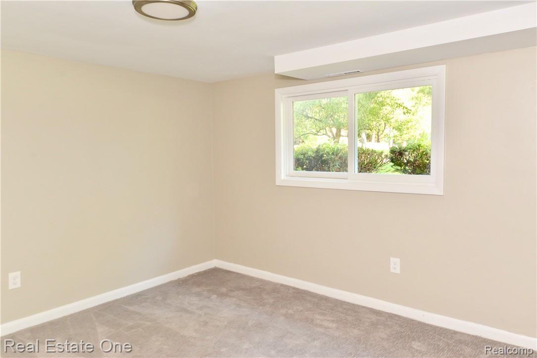 338 Randolph Road Rochester, MI 48309 - Photo 19 of 26 fullsizeoutput_367e.jpeg