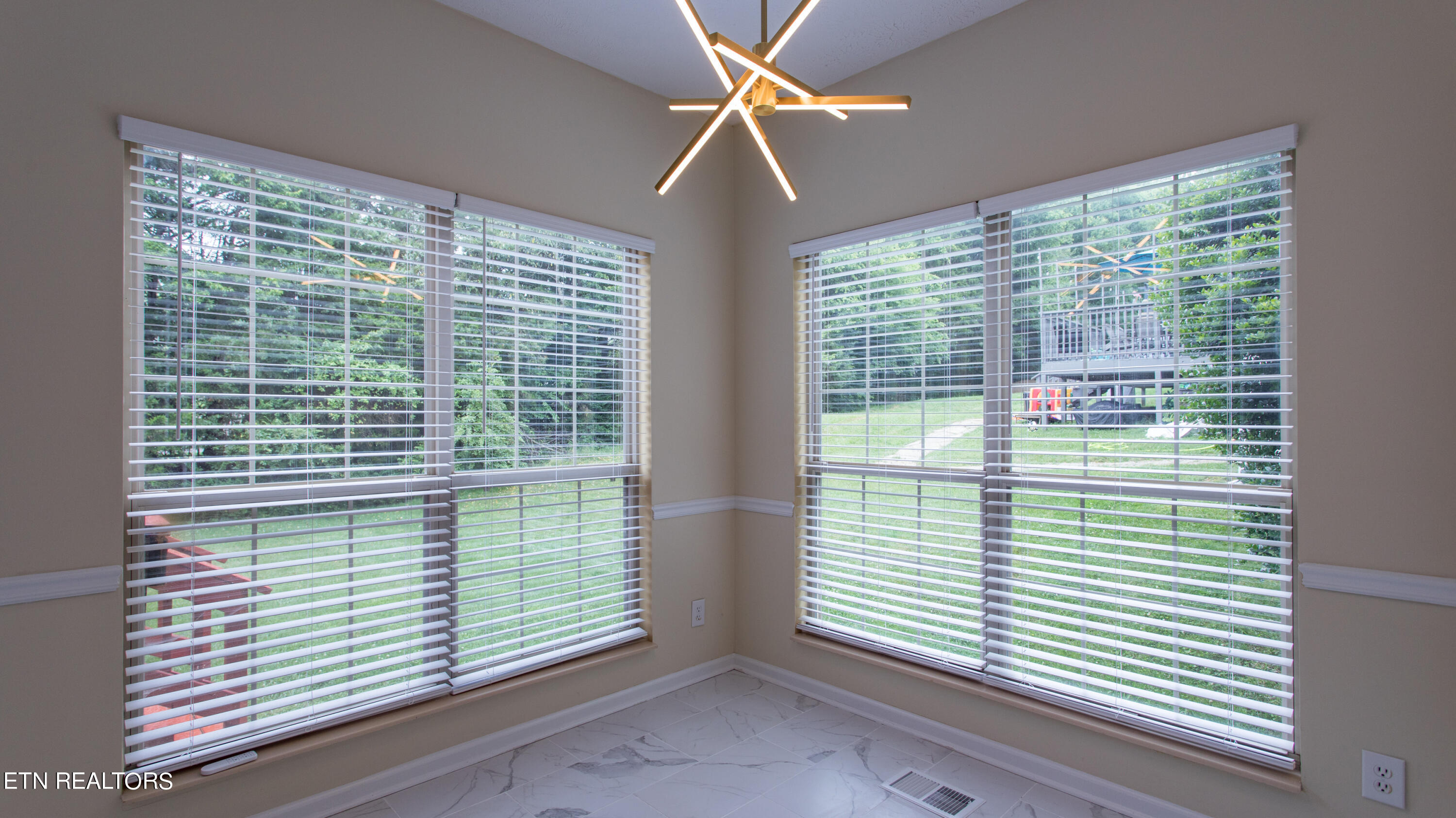 1146 Vale View Road Knoxville, TN 37922 - Photo 8 of 41 1146-12