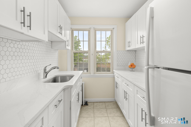 2475 Summer Street, Unit 3H Stamford, CT 06905 - Photo 4 of 13 Kitchen