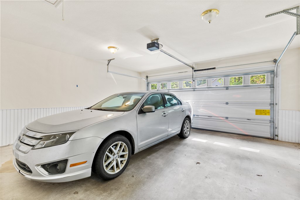 21 Red Oak Court Blue Ridge, GA 30513 - Photo 26 of 39 Large upper level garage