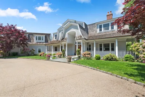 Undisclosed Address, Southampton, NY 11968