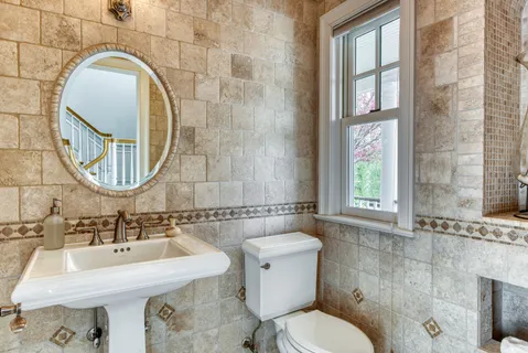 Undisclosed Address, Southampton, NY 11968