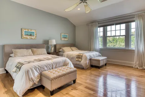 Undisclosed Address, Southampton, NY 11968