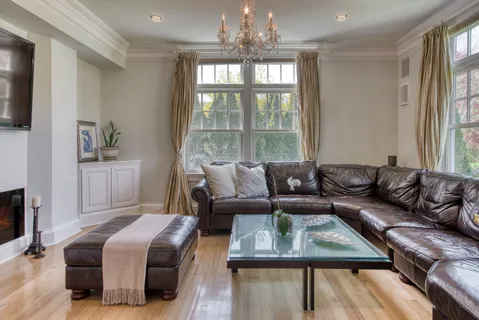 Undisclosed Address, Southampton, NY 11968