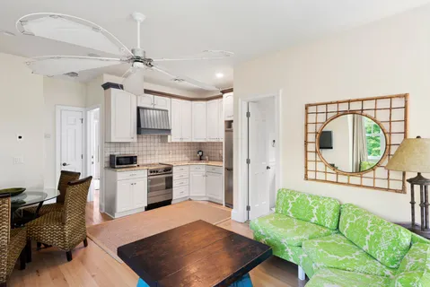 Undisclosed Address, Southampton, NY 11968