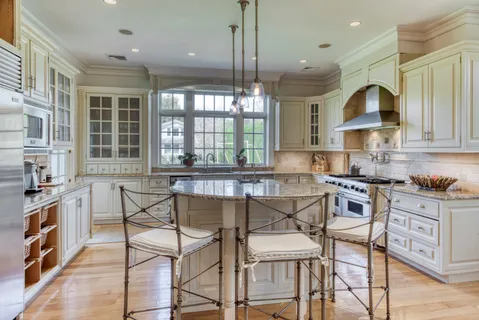 Undisclosed Address, Southampton, NY 11968