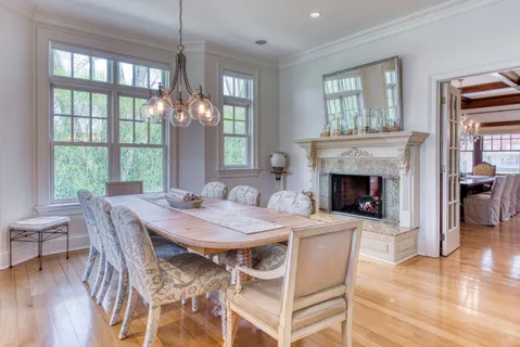 Undisclosed Address, Southampton, NY 11968